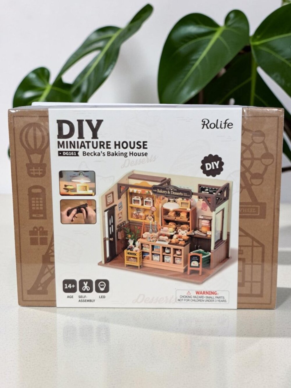 Rolife Becka's Baking House DIY Miniature Dollhouse Kit DG161 14+ 209pcs LED NEW